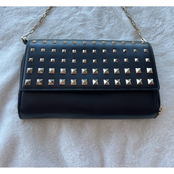 Valentino wallet on chain only wear a few time still like new - Picture 2 of 6